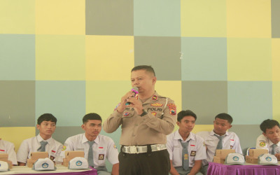 Satlantas Polres Banjarnegara Edukasi Etika Berkendara Siswa SMKN 1 Mandiraja, Suasana Belajar Jadi Seru dan Berhadiah Helm!